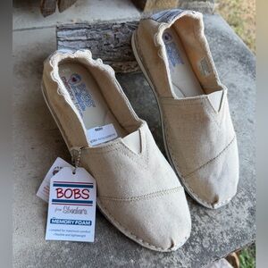 Skechers BOBS Chill Cross Paths Cream Slip-On Casual Shoes NWT Sz-8.5. C